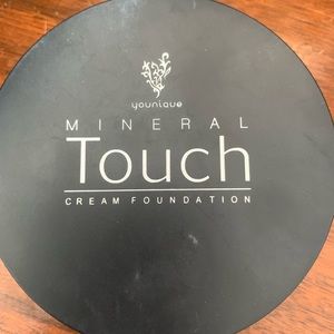 Younique cream foundation taffeta